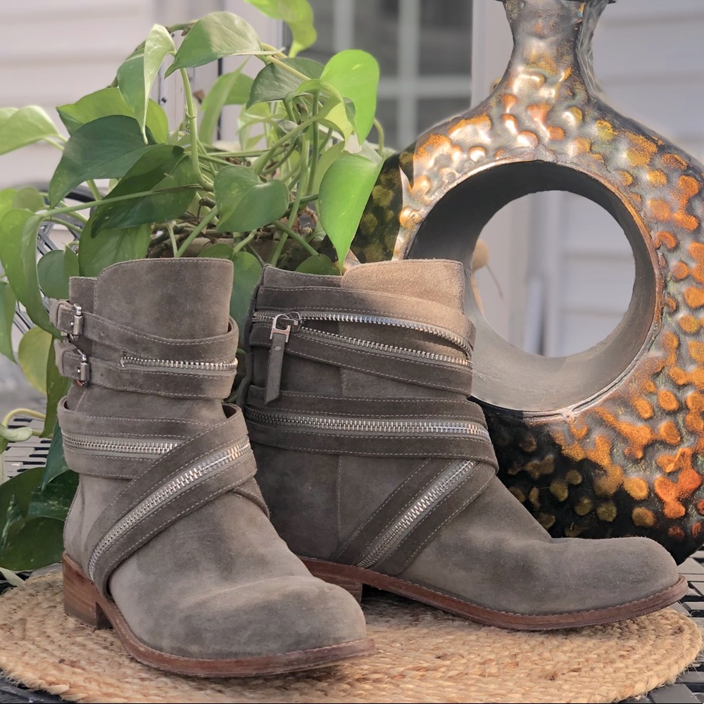 VC Signature Vince Camuto Rosaria Boot - Picture 2 of 10